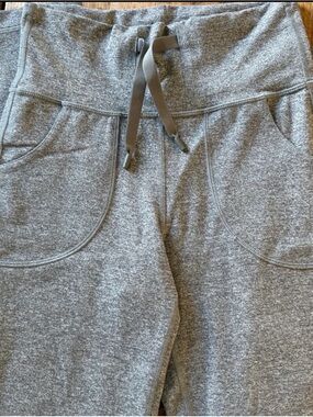Lululemon Gray Fleece-Lined Leggings X-small with pockets